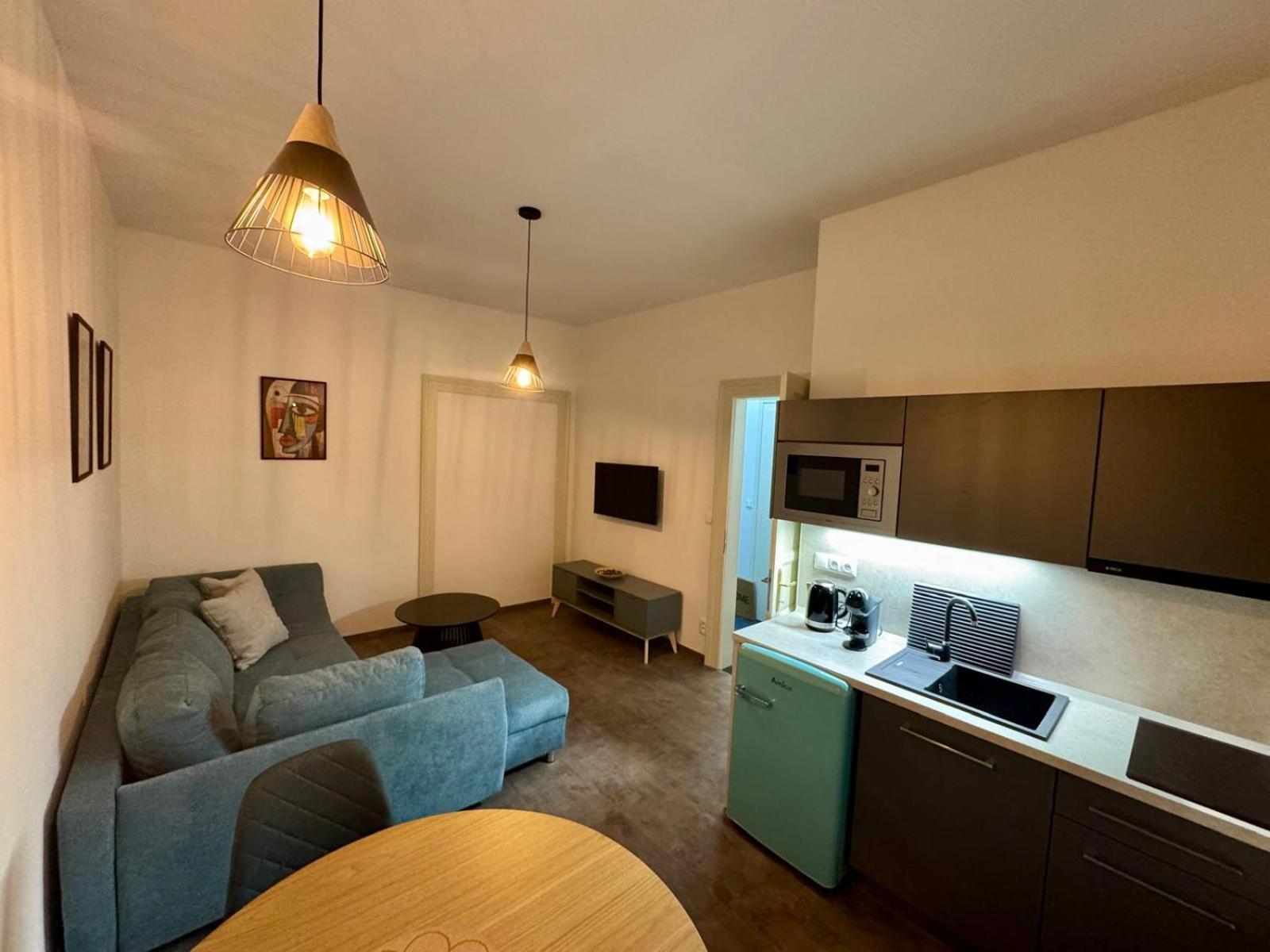 Pearl Bee Deluxe Suites เปิลเซน ภายนอก รูปภาพ