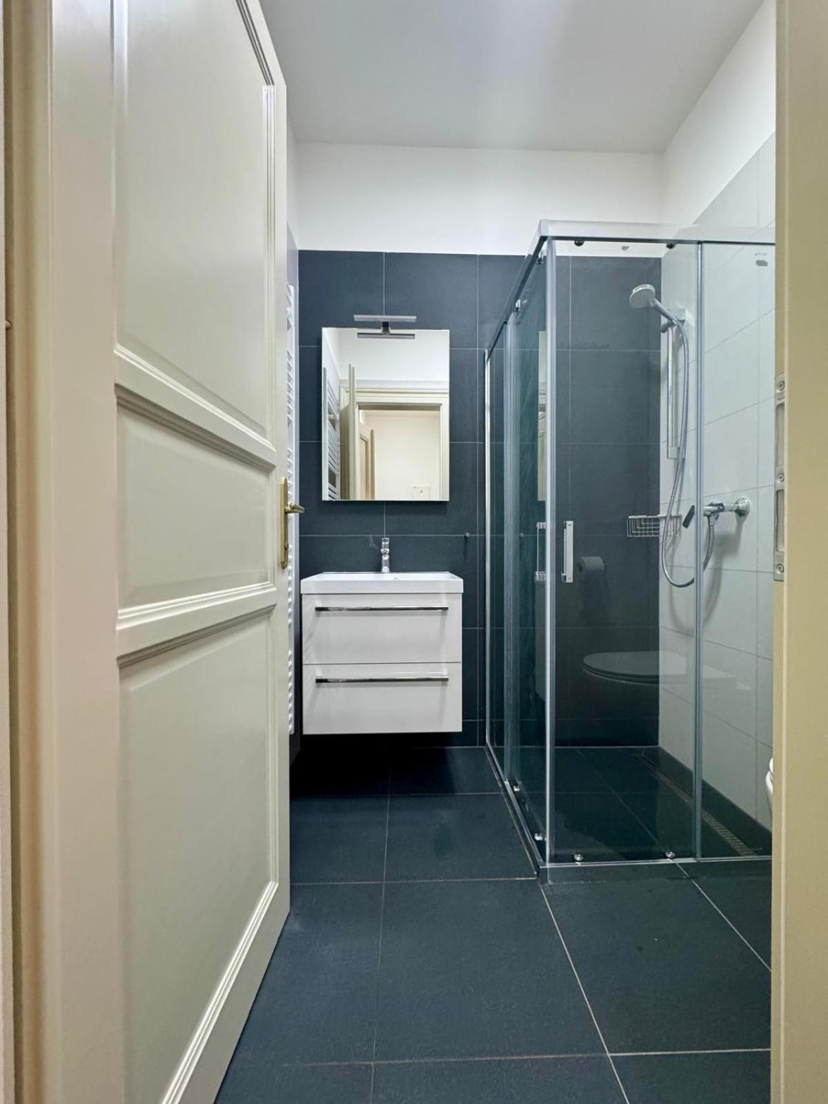 Pearl Bee Deluxe Suites เปิลเซน ภายนอก รูปภาพ