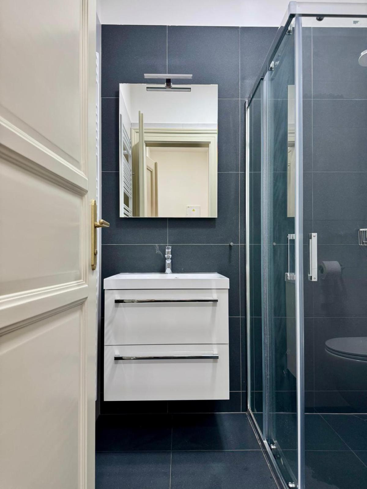 Pearl Bee Deluxe Suites เปิลเซน ภายนอก รูปภาพ