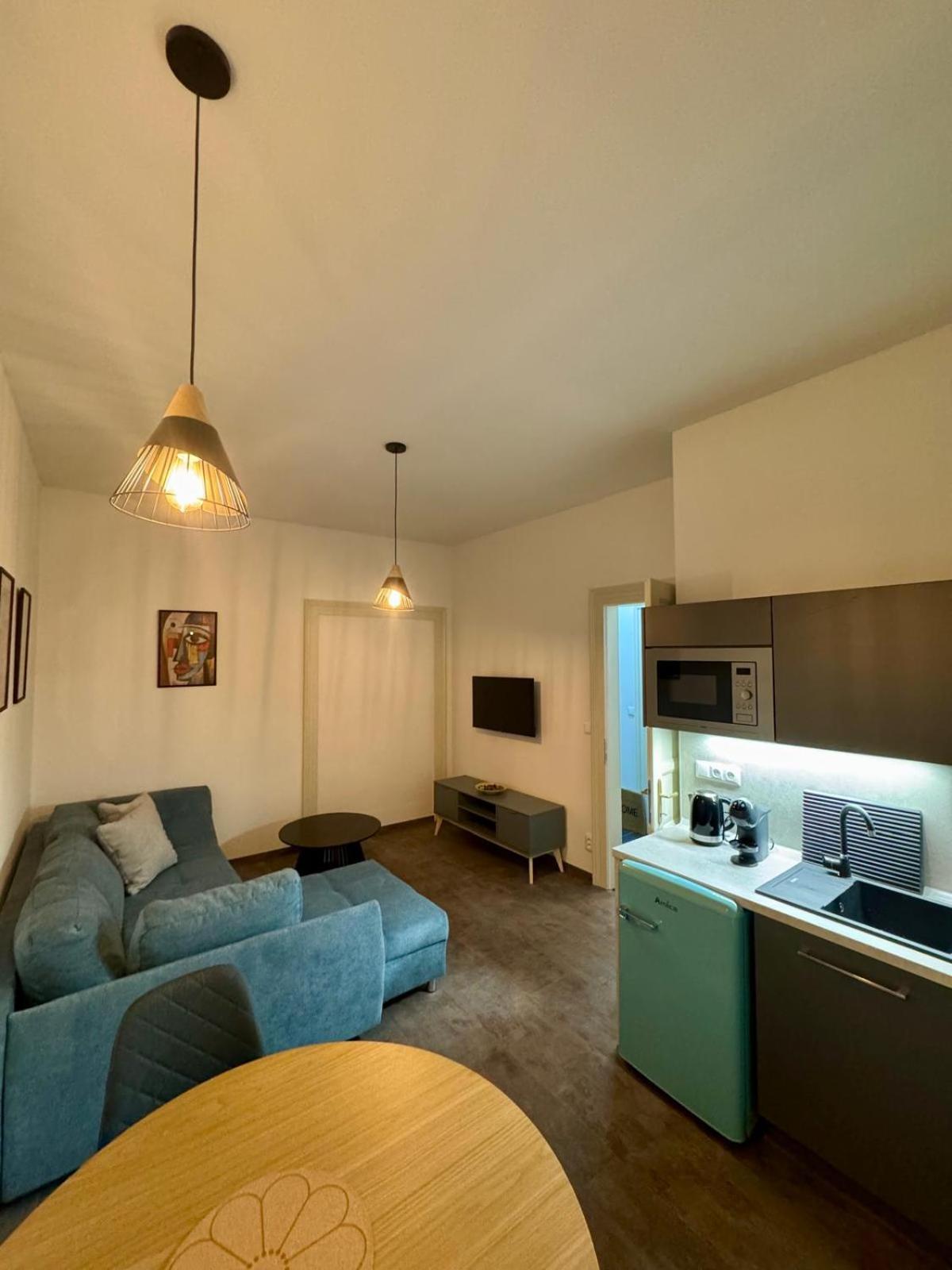 Pearl Bee Deluxe Suites เปิลเซน ภายนอก รูปภาพ
