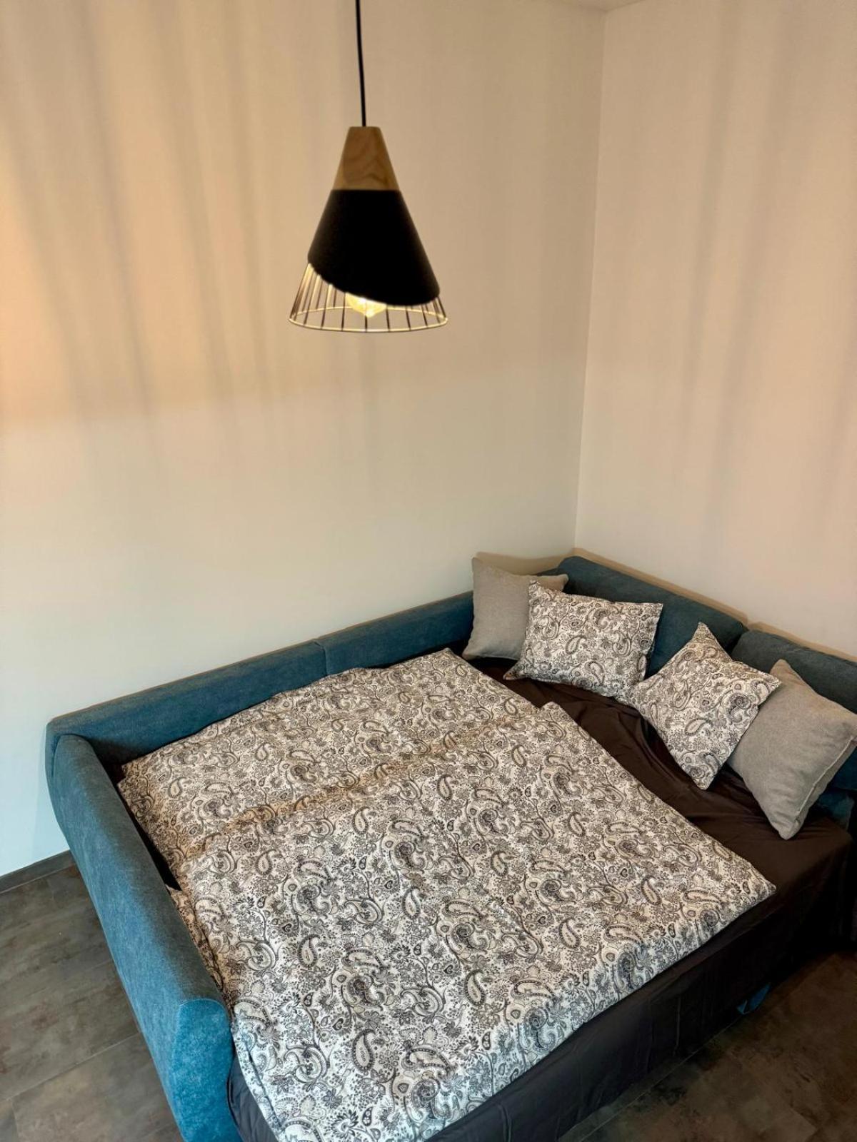 Pearl Bee Deluxe Suites เปิลเซน ภายนอก รูปภาพ