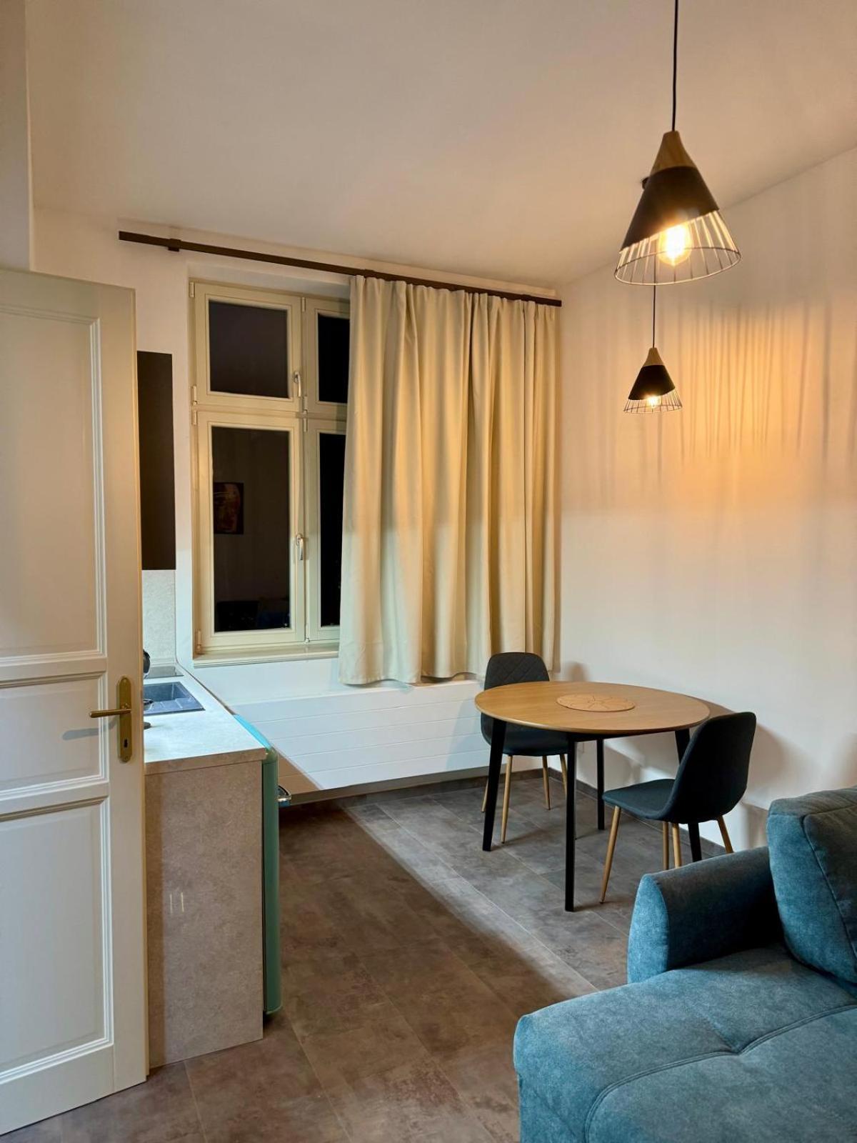 Pearl Bee Deluxe Suites เปิลเซน ภายนอก รูปภาพ