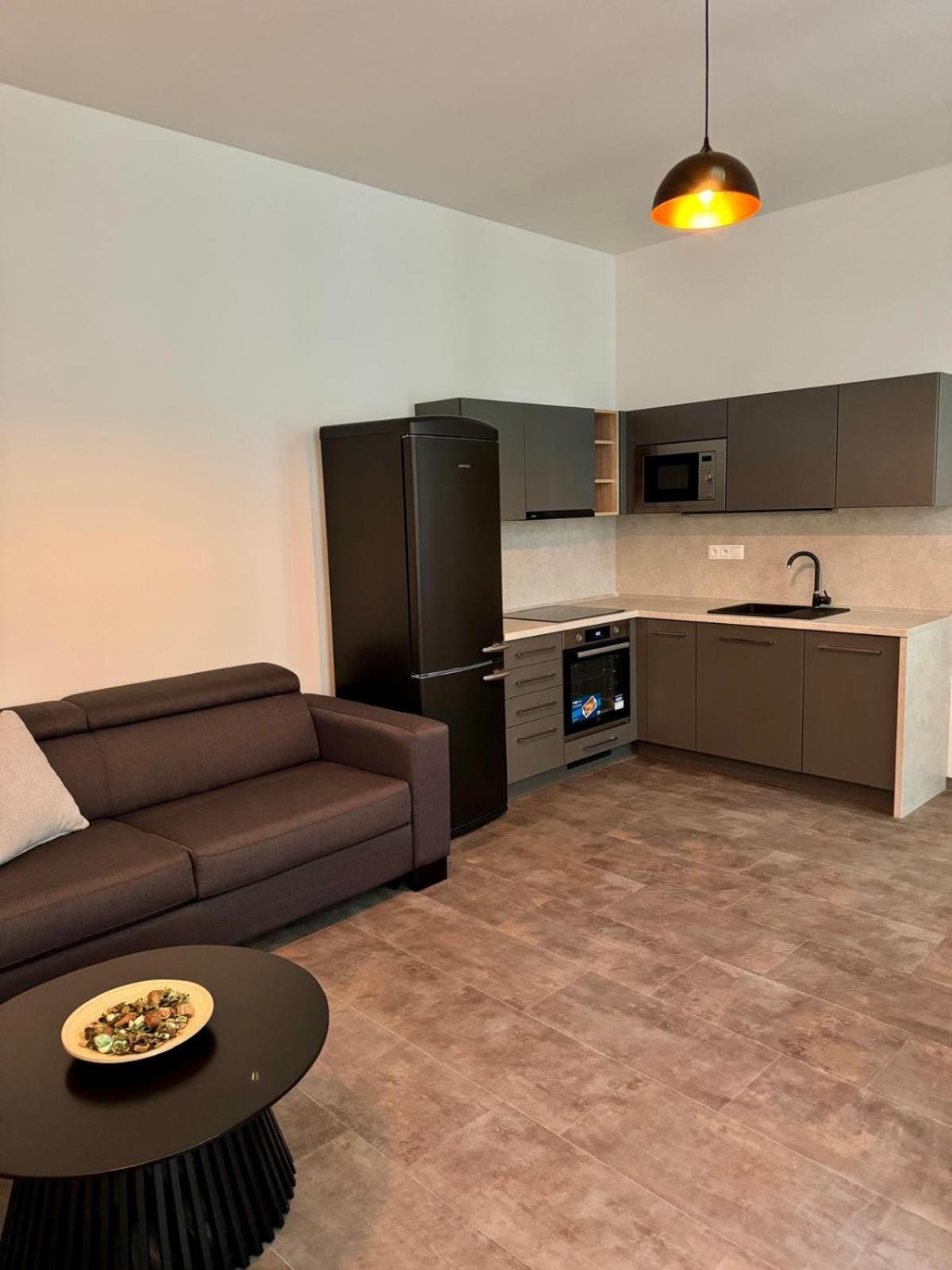 Pearl Bee Deluxe Suites เปิลเซน ภายนอก รูปภาพ
