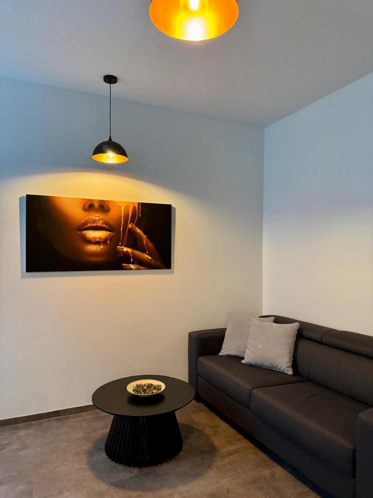 Pearl Bee Deluxe Suites เปิลเซน ภายนอก รูปภาพ