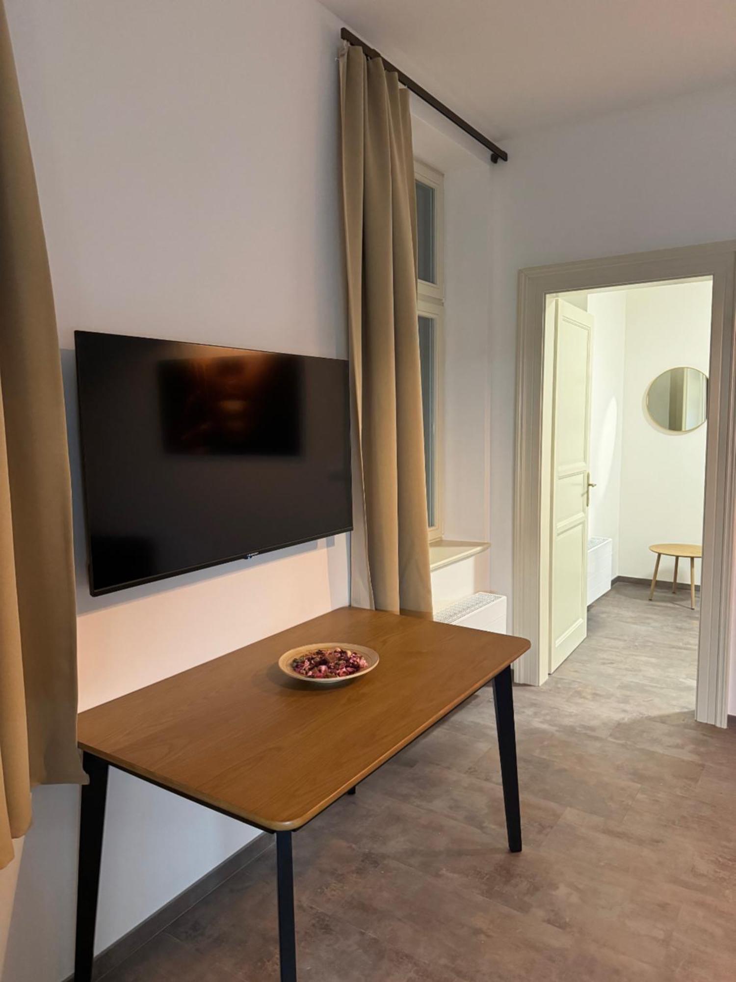 Pearl Bee Deluxe Suites เปิลเซน ภายนอก รูปภาพ