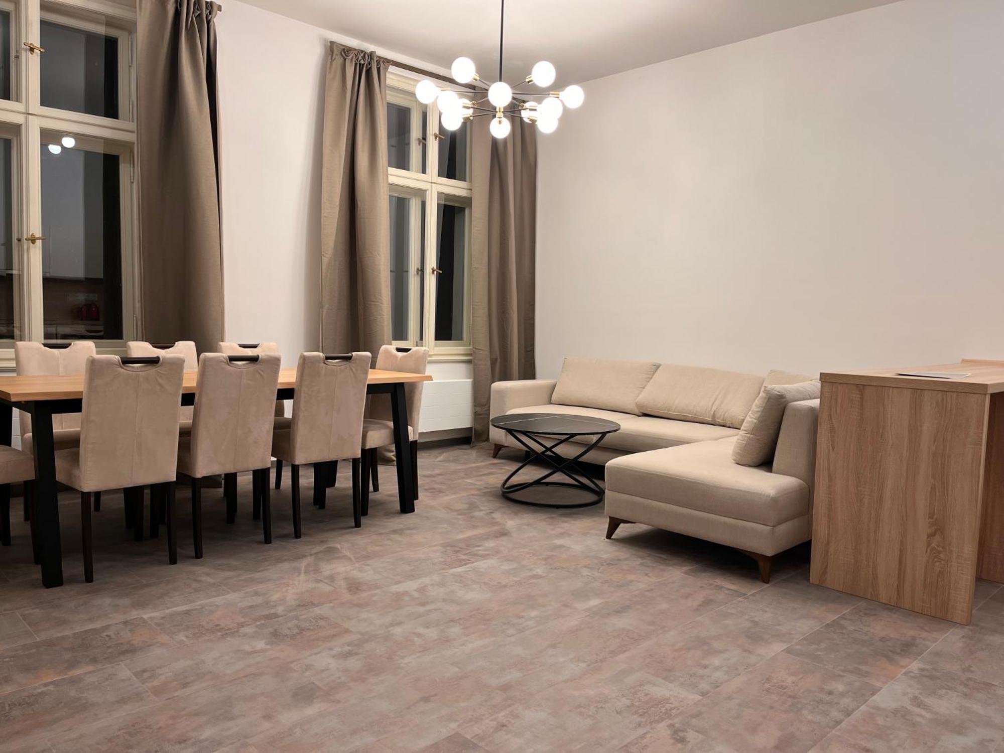 Pearl Bee Deluxe Suites เปิลเซน ภายนอก รูปภาพ