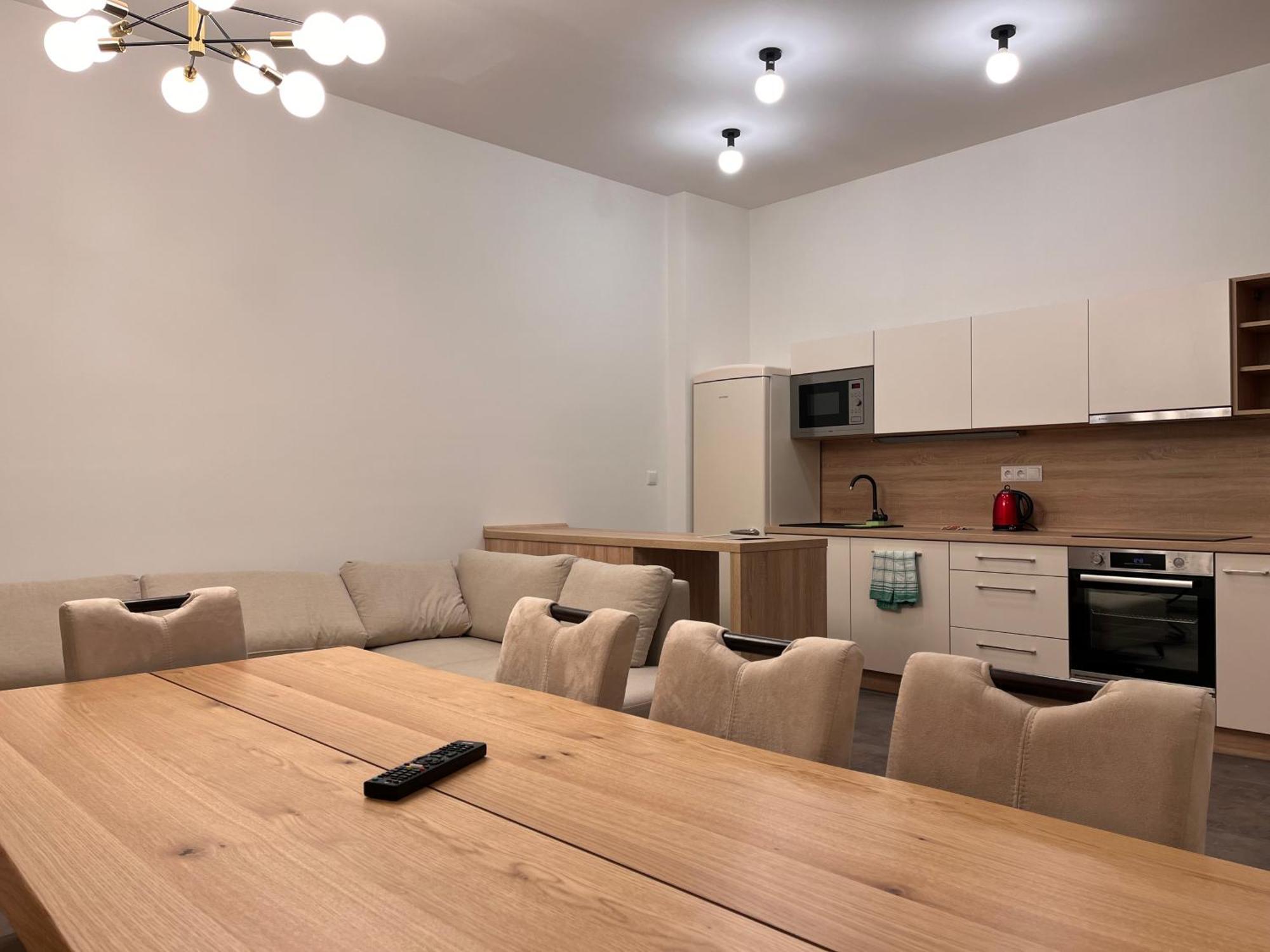 Pearl Bee Deluxe Suites เปิลเซน ภายนอก รูปภาพ